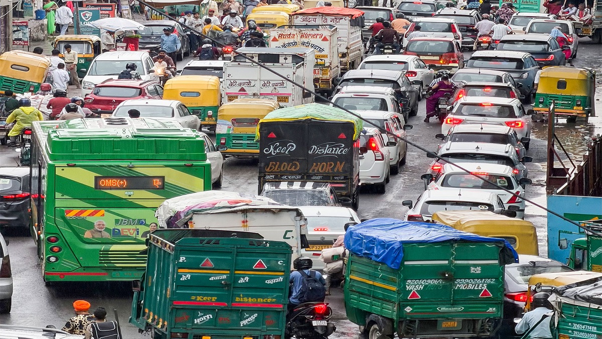 Delhi Traffic Advisory: दिल्ली में जंतर-मंतर और कनॉट प्लेस के पास ट्रैफिक प्रतिबंध; प्रस्तावित प्रदर्शन के चलते पुलिस की बैरिकेडिंग, इन रास्तों से बचें